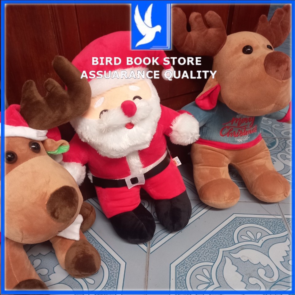 Gấu bông ông già noel và tuần lộc mặc áo, quàng khăn trang trí cây thông Birdbook