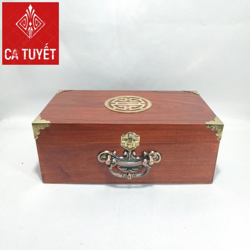 HỘP ĐỰNG TRANG SỨC, HỘP ĐỰNG CON DẤU CÔNG TY GỖ HƯƠNG MẶT GIÁP CHỮ THỌ VÀNG CÓ QUAI XÁCH BẰNG ĐỒNG