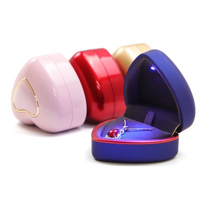 Hộp Đựng Nhẫn Trang Sức Hình Trái Tim Có Đèn LED Độc Đáo Mới