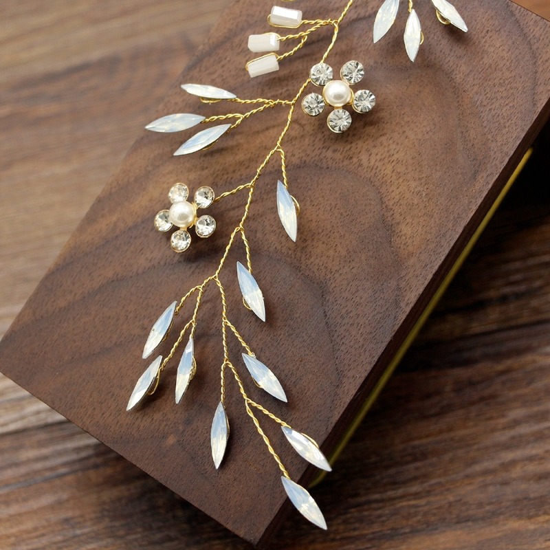 Bộ vòng đội đầu và khuyên tai hình hoa lá đính ngọc trai nhân tạo