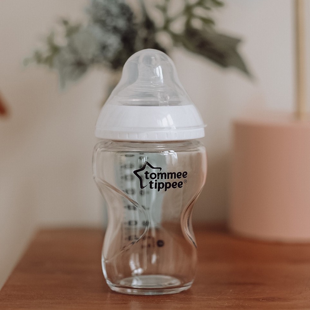 COMBO 2 Bình sữa thủy tinh ty siêu mềm tự nhiên Tommee Tippee Closer to Nature 150ml & 250ml