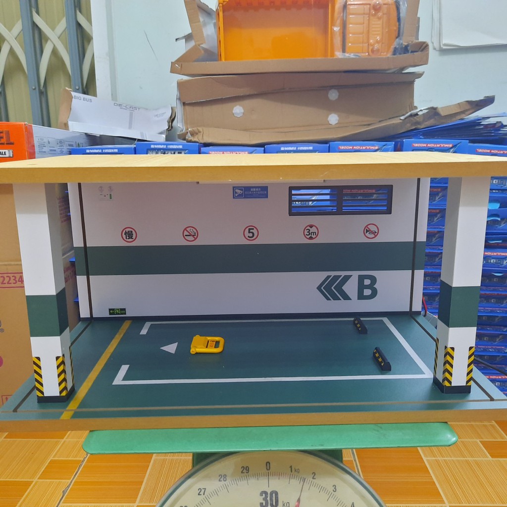 Mô hình parking lot gara trưng bày mô hình 1 xe ô tô tỉ lệ 1:18 có đèn chiếu sáng