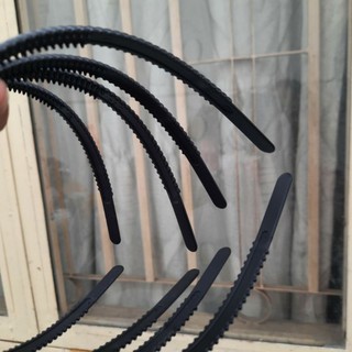 Bờm cài tóc xoắn nhám màu đen (bản 1cm)