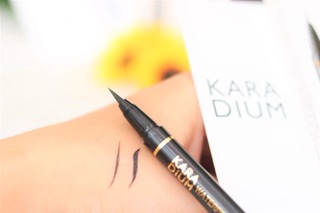 Bút dạ kẻ mắt nước KARADIUM