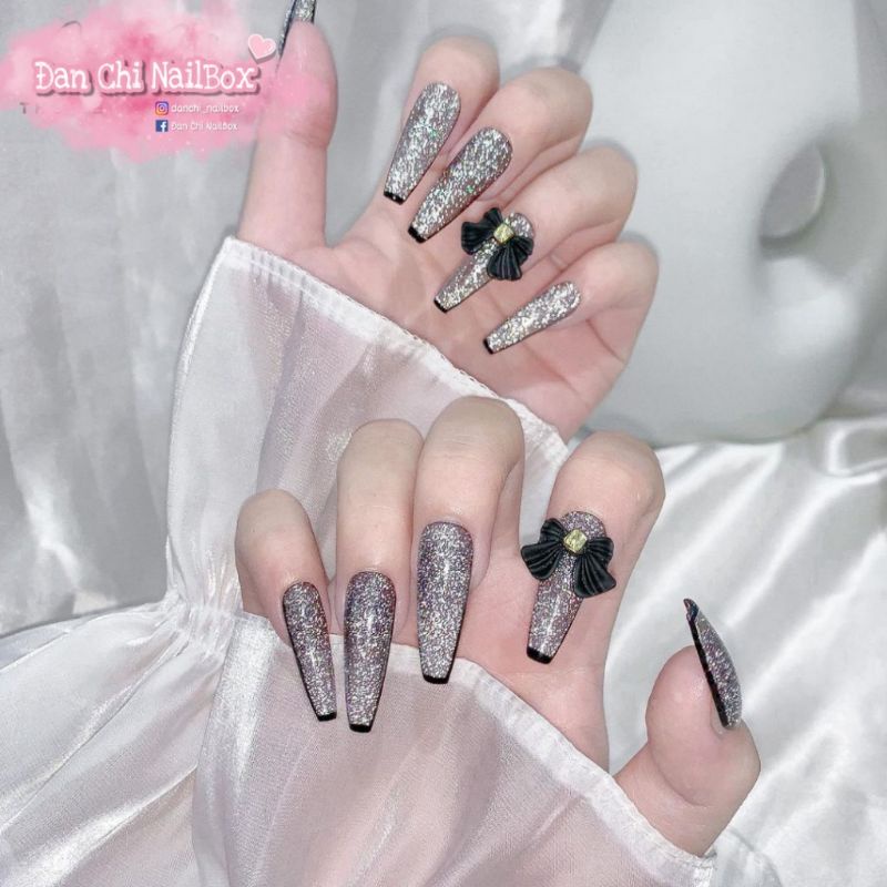 NailBox móng úp thiết kế sẵn Mẫu Flash Bạc Charm Nơ Đen