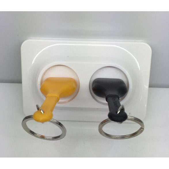 Móc khóa ổ điện và phích cắm dán tường tiện lợi (MK36) giao mầu ngẫu nhiên