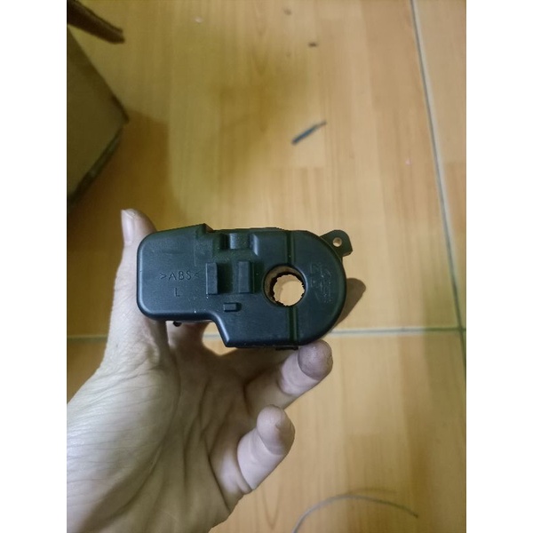 Mô tơ gập gương xe Kia Soluto