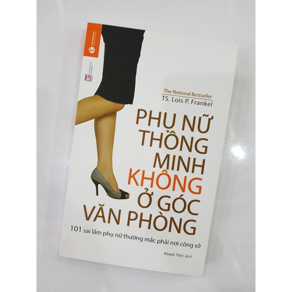 Sách - Phụ Nữ Thông Minh Không Ở Góc Văn Phòng Tặng Bookmark