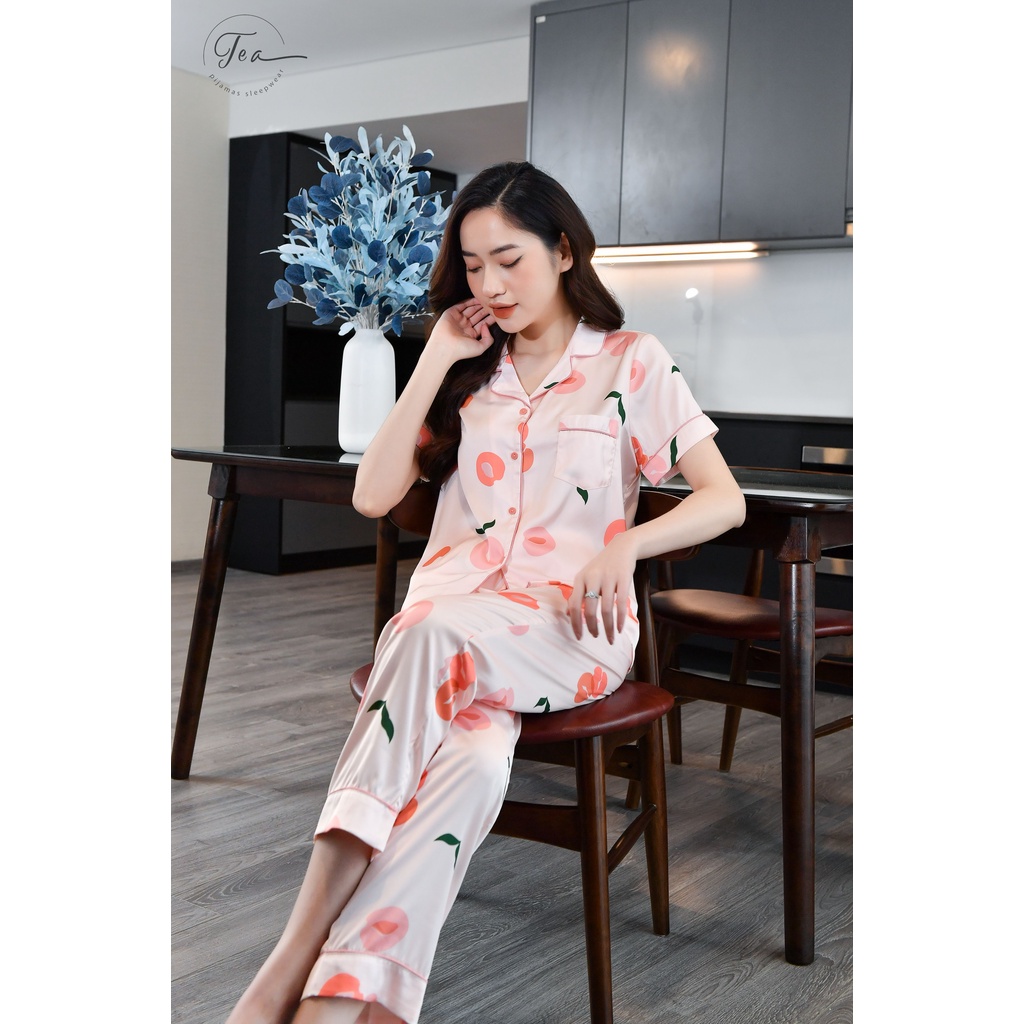 Bộ mặc nhà Pyjama áo cộc quần dài chất lụa Tea Store họa tiết đào