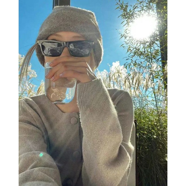 Áo cardigan len xám thắt eo giống Rosé BLACKPINK