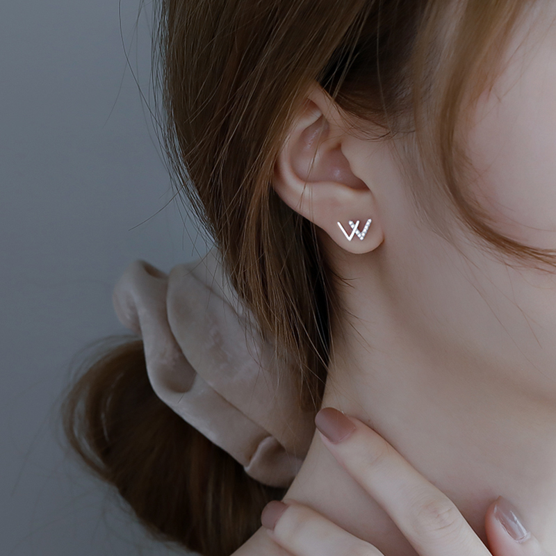 Khuyên tai chữ W đính đá zircon phong cách Hàn Quốc cho nữ