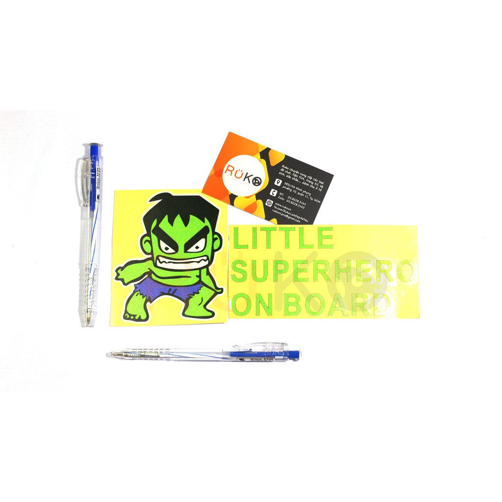 Sticker hình Hulk- người khổng lồ da xanh Little Superhero On Board