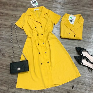 Váy vàng cổ vest