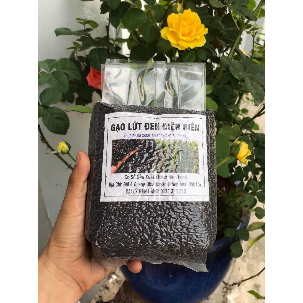 Gạo lứt đen Điện Biên, gạo rất dẻo, mềm cơm, rất thơm.