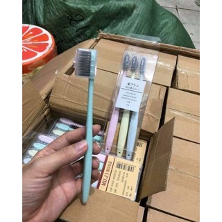 Set 4 bàn chải đánh răng muji lúa mạch nhật bản.