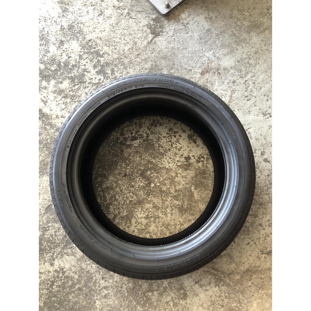 Lốp Bridgestone 215/45R17 T005