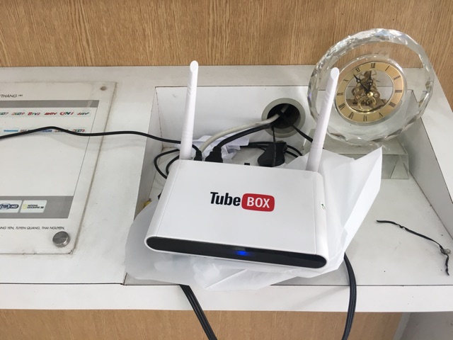 Đầu Tube box kết nối wifi cho tivi thông thường ( tặng chuột voice bay trị giá 350k)