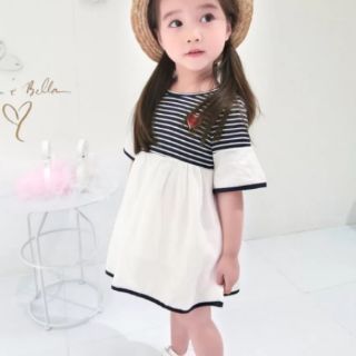 Váy kẻ tim tay loe