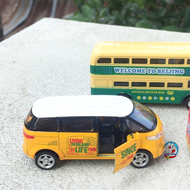 Set 4 chiếc ô tô buýt trường học bằng sắt, mở cánh, tỉ lệ 1:64, bánh đà