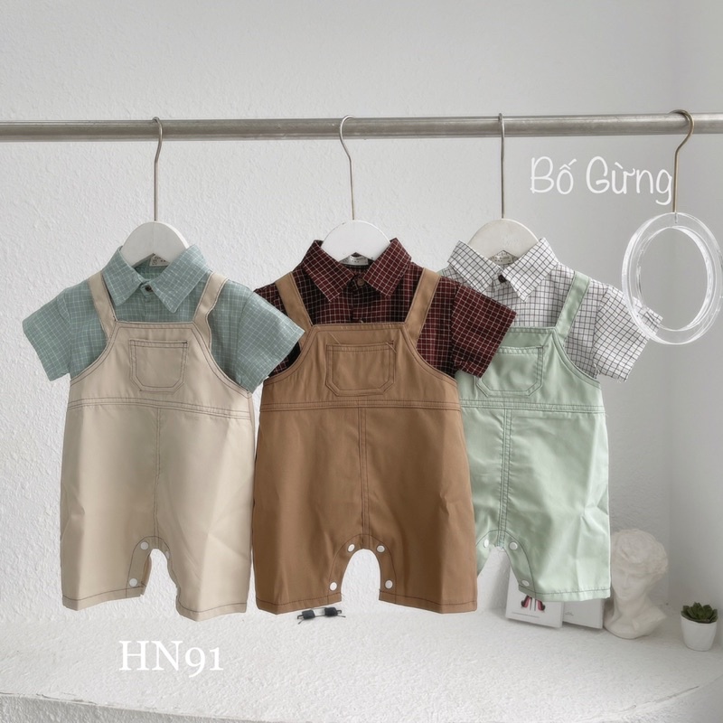 bộ sơ mi kẻ kèm yếm cho bé