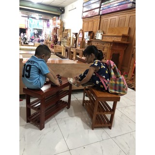 kệ ngồi mang giày