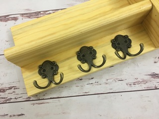 Kệ gỗ decor dày dặn và chắc chắn 250k