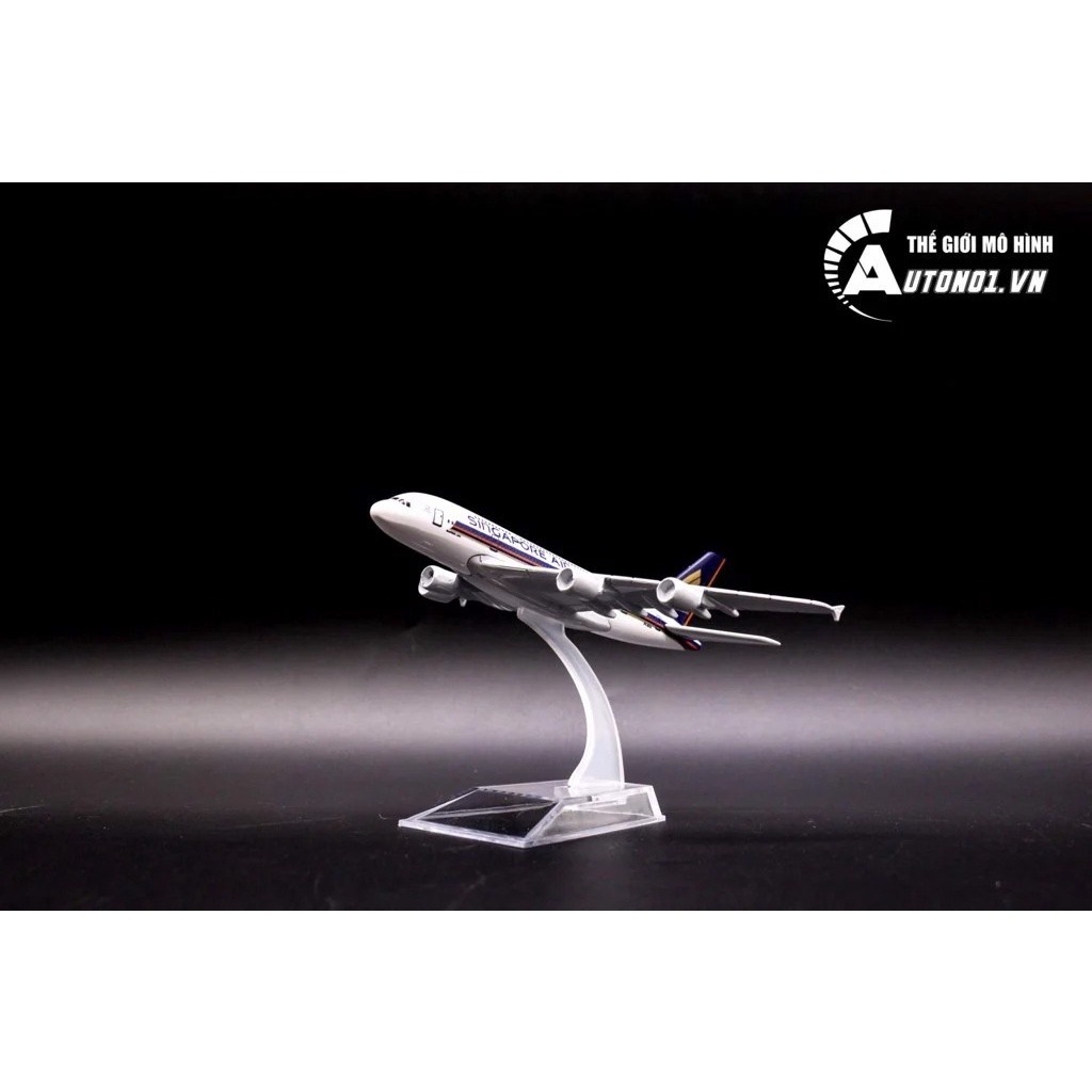 MÔ HÌNH MÁY BAY THƯƠNG MẠI 16CM EVERFLY 8000