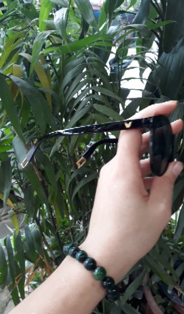 Kính v tây đen | BigBuy360 - bigbuy360.vn