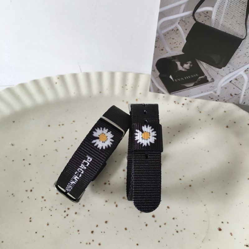 Vòng Tay Hình Hoa Cúc Nhỏ Xinh