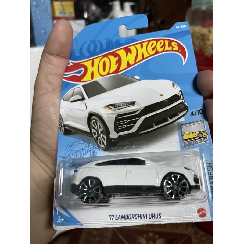 Xe mô hình Hot Wheels 1/64 17' Lamborghini Urus series 2021