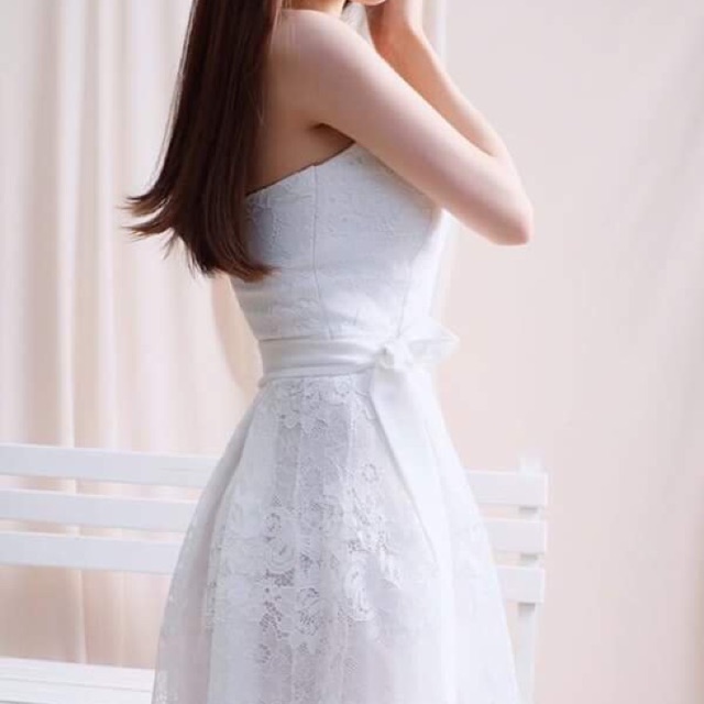 Đầm ren cúp ngực