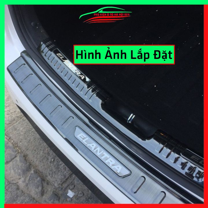 Ốp chống trầy cốp Hyundai Elantra 2019-2021 vân titan