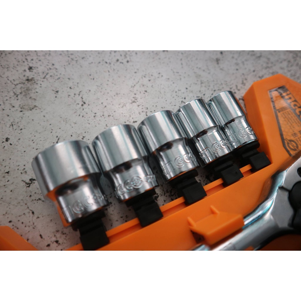 Bộ cờ lê 2 chiều tự động kèm 10 đầu tuýp 1/2" INGCO HKTS12122 bộ cần siết lực 2 chiều thép Cr-V chống rỉ sét, bền cứng