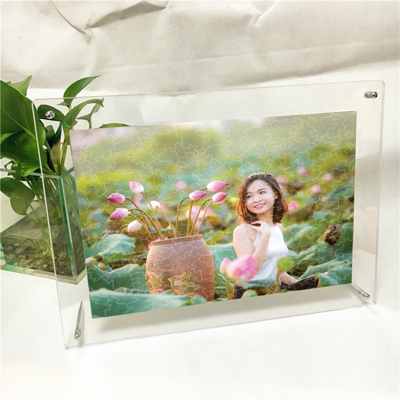 Tranh ghép in hình theo yêu cầu khung trong suốt để bàn kích thước 20x25 cm, 150 mảnh nhiều chủ đề