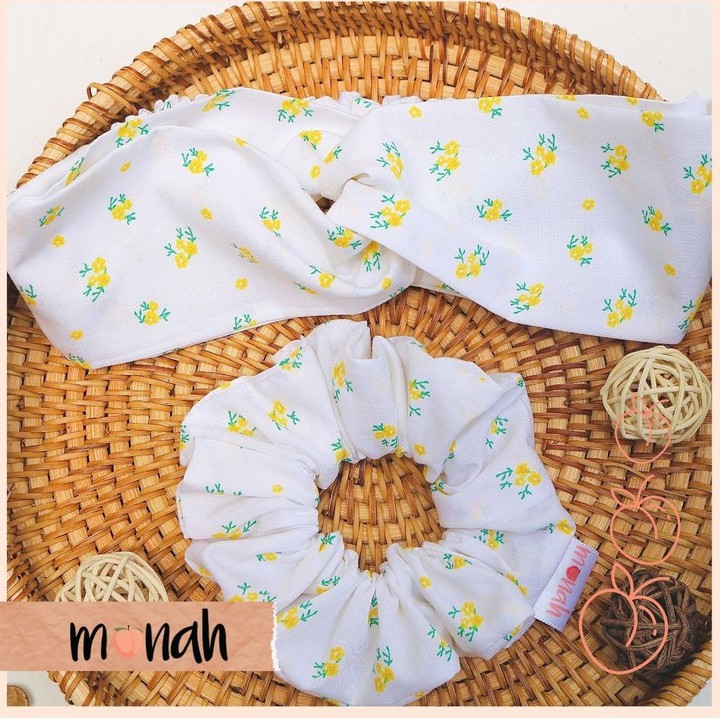 Combo dây buộc tóc, cột tóc scrunchie và turban băng đô nữ hoa vàng nhí cotton trắng trẻ trung.