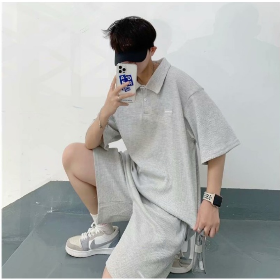 Xu hướng phiên bản Hàn Quốc áo phông nam phù hợp với cổ áo rộng rãi gấp lại cổ áo nam quần short ngắn tay nam áo sơ mi nam polo đồng màu bộ đồ thể thao