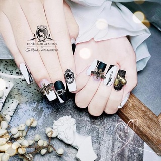 charm kim loại trang trí móng mới