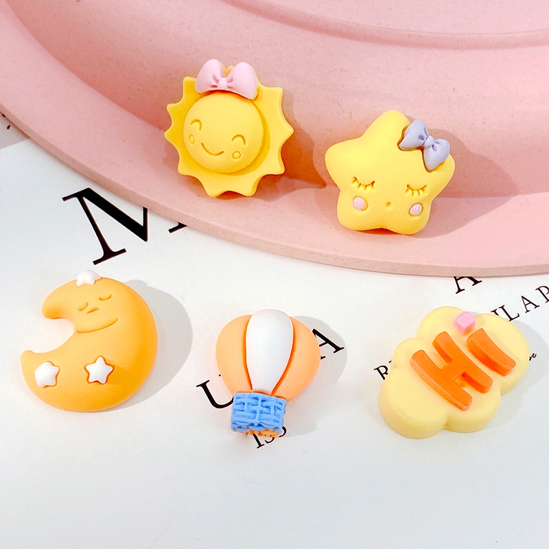 Set 5 charm họa tiết xinh xắn kèm miếng dán - UniLabel