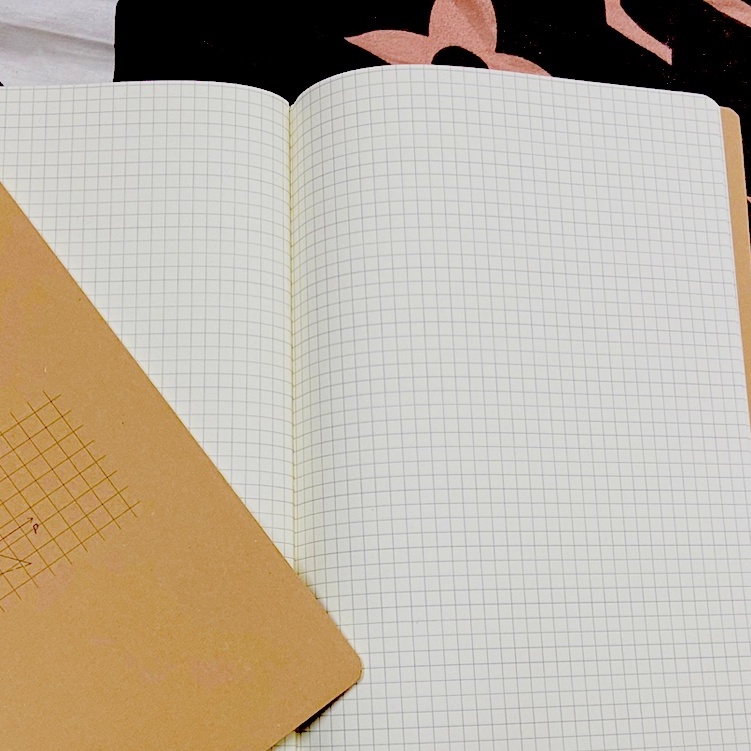 Vở viết chữ hán giấy kẻ ô vuông, Tập viết tiếng Trung, Nhật, Hàn 72 trang - TV72