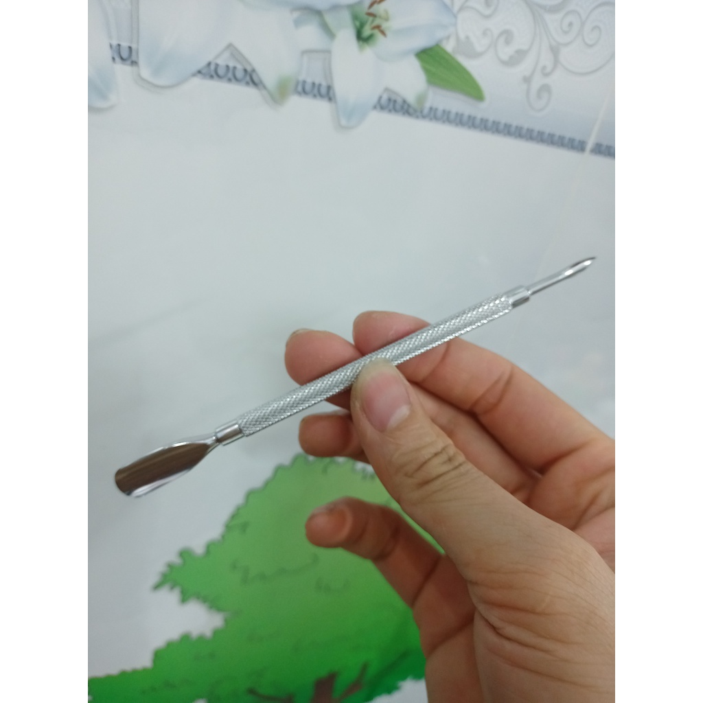 1 cây sủi da và lấy khóe móng chân size lớn