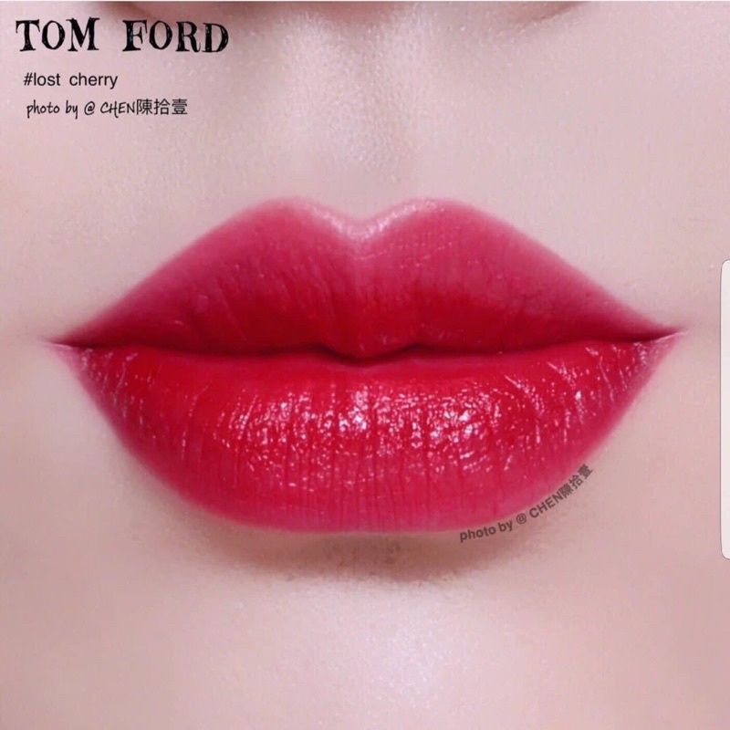 Son TOM.FORD Lost Cherry  LC 01 đỏ tươi nền hồng full size bản 3gr