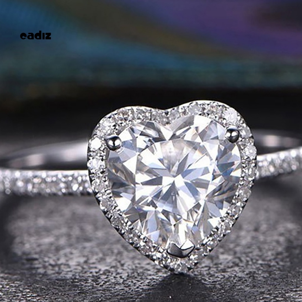 Nhẫn Cưới Đính Đá Sang Trọng