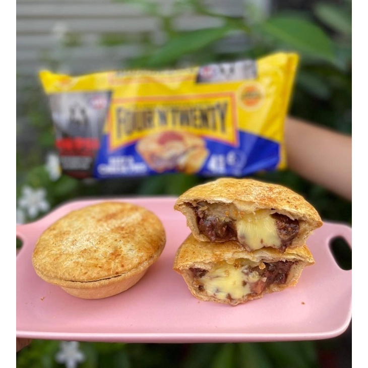 Bánh pie bò Four’n Twenty Úc- gói 4 bánh 700gram