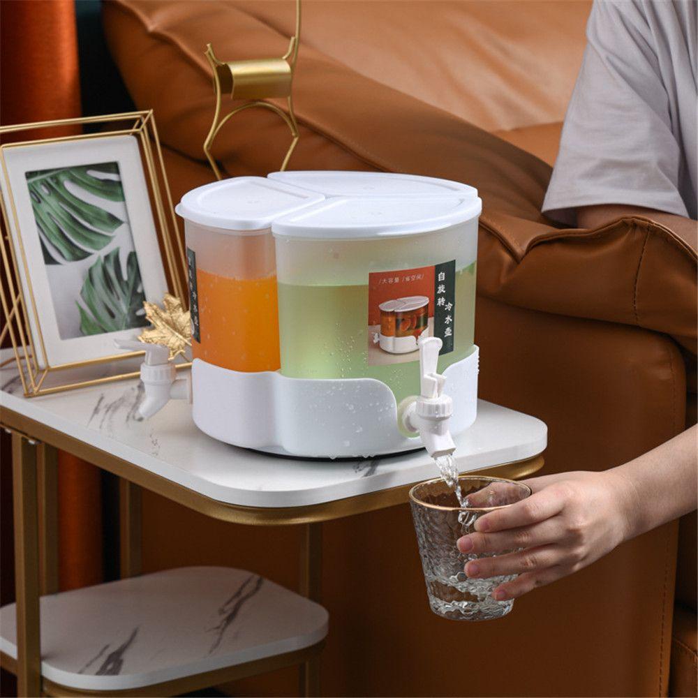 Bình Đựng Nước Đá Xoay Được Tiện Dụng Cho Gia Đình