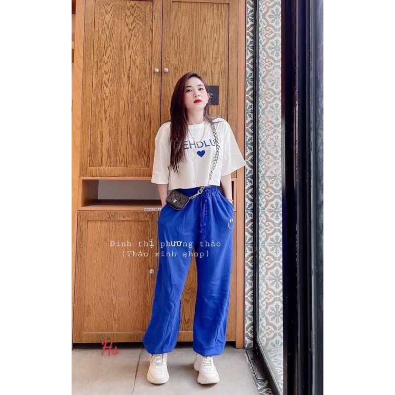 Set áo thun trắng croptop quần bom chun gấu xanh coban 2022