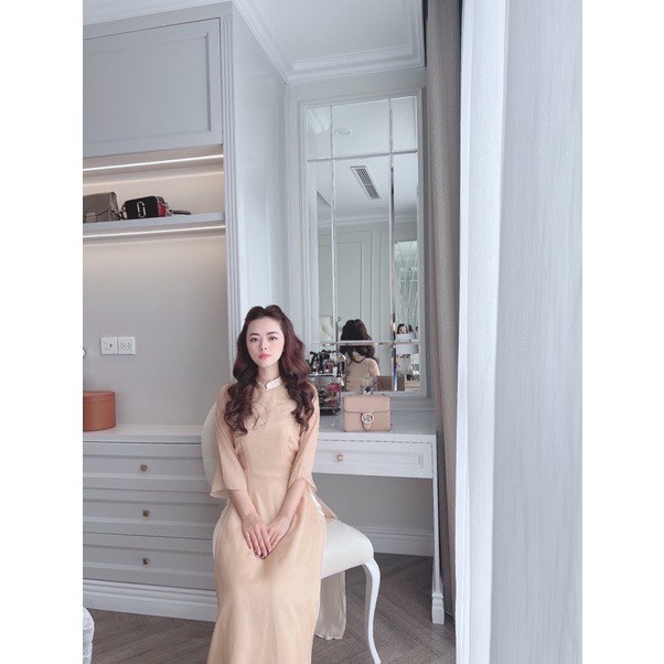 Áo Dài Cách Tân Voan Tơ Màu Nút Độc Lạ Với Thiết Kế Trơn Đính Cúc Mang Lại Phong Cách Nhẹ Nhàng Trẻ Trung