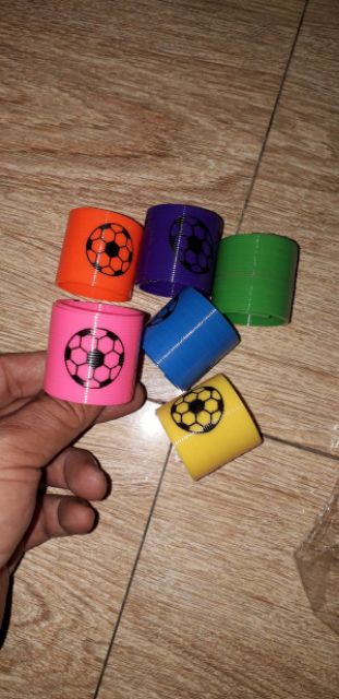 Set 6 mô hình lò xo bằng nhựa có 6 màu khác nhau