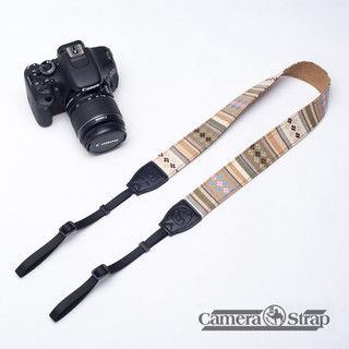 Dây máy ảnh thổ cẩm.
