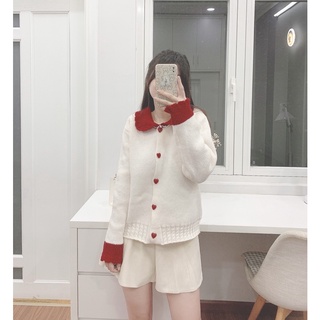 Áo len phối viền màu, nút tim