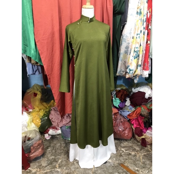 Áo dài dáng xưa màu rêu kèm quần